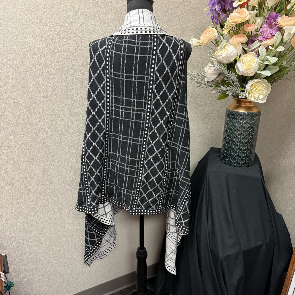 EST. 1946 Plus 26/28W Black White Windowpane Knit Open Front Vest Layer - Picture 4 of 8